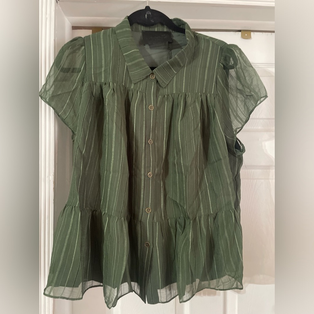 NWT Vacate the label green striped button down top size large 🌸🌺🌹J